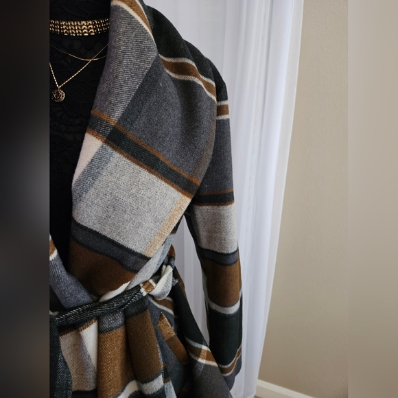 Coat with large lapel - Picture 3 of 3